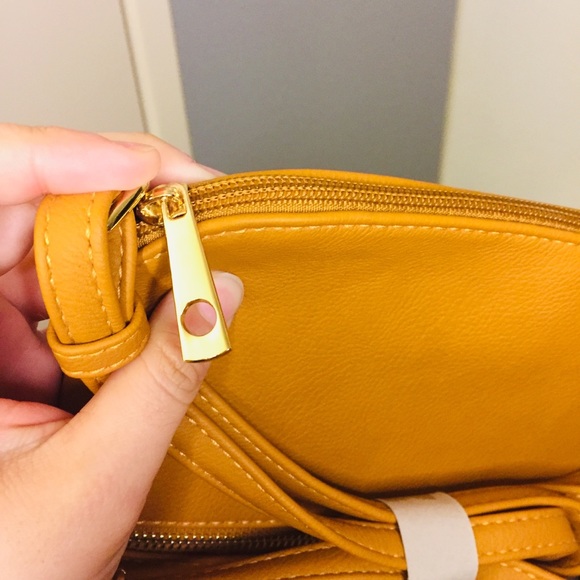 NWT MKII Saddle Crossbody Bag by Deluxity - Tan - Picture 6 of 8